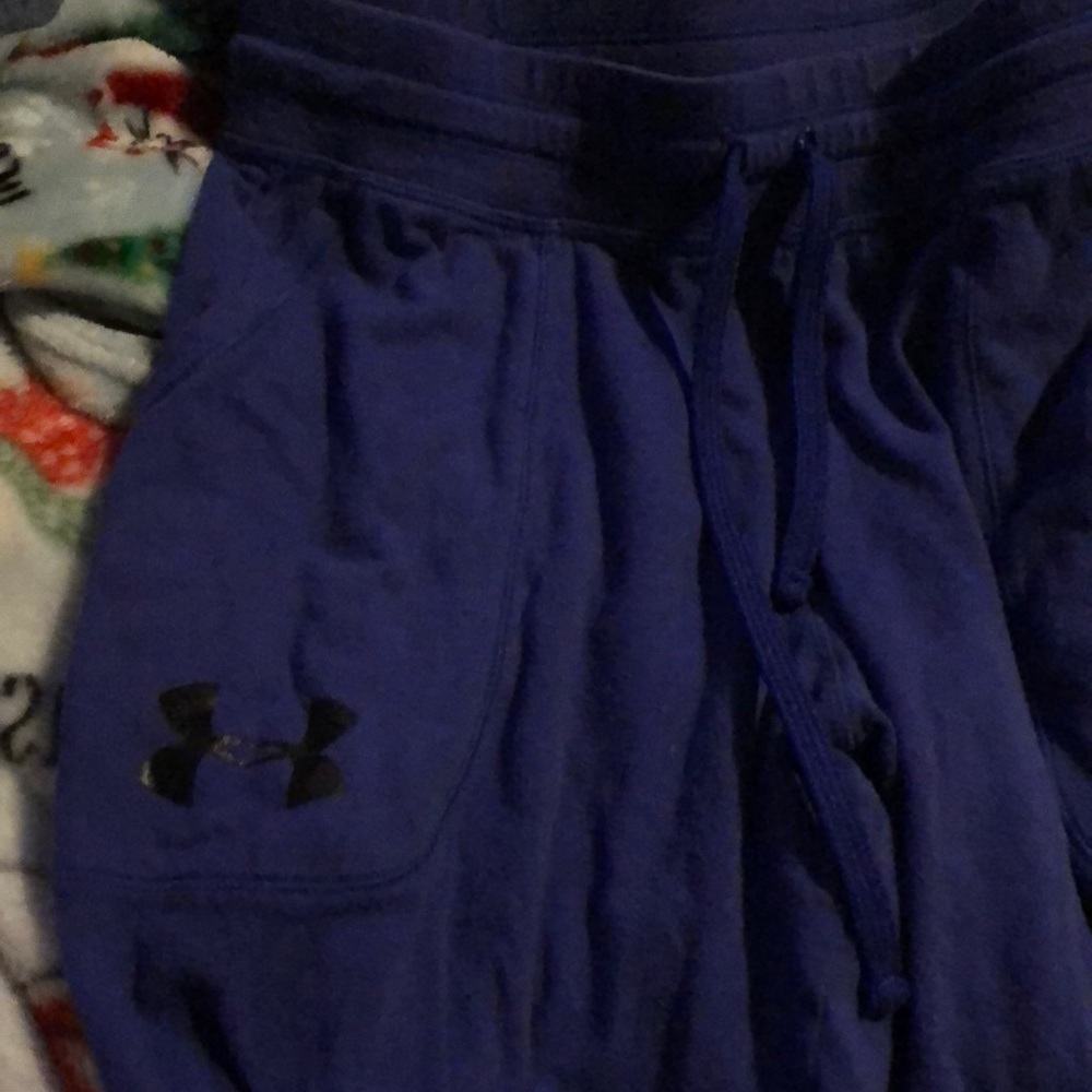 I’m selling a pair of workout pants